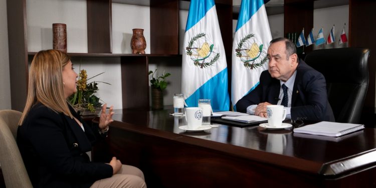 Darleene Apolonia Monge Pinelo amplia plan de trabajo durante diálogo con mandatario