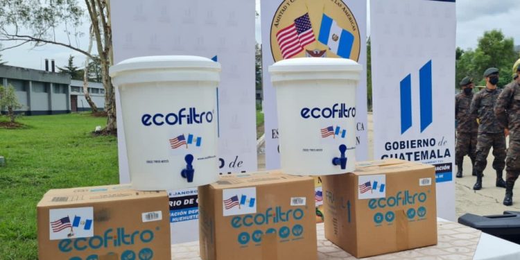 Nentón y Santiago Chimaltenango reciben donación de ecofiltros