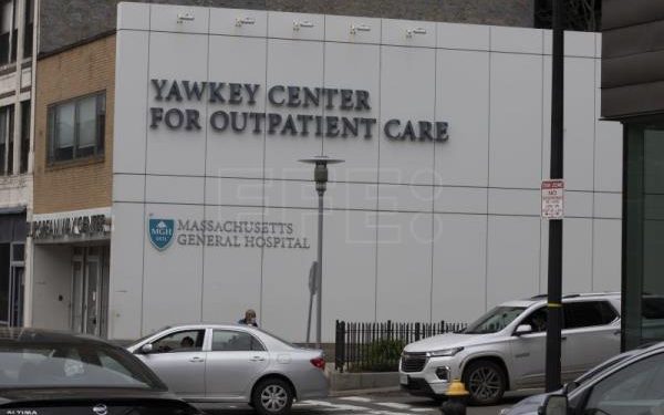 Imagen del exterior del Hospital General de Massachusetts donde se reportó el primer caso del virus del mono en EE.UU.. EFE