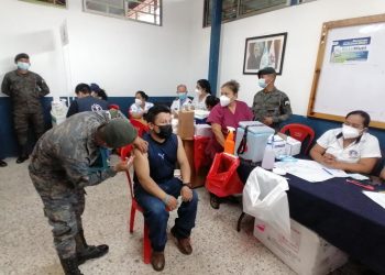 Ejército y PNC apoyan jornada integral de vacunación “Defensa por Salud”