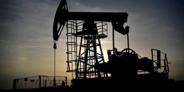 El petróleo de Texas cierra en 103.09 dólares el barril