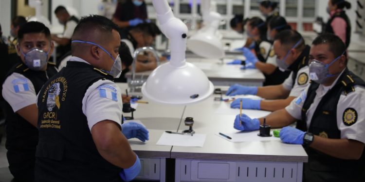 Agentes de la PNC fortalecen capacidades a través de curso avanzado en lofoscopia forense