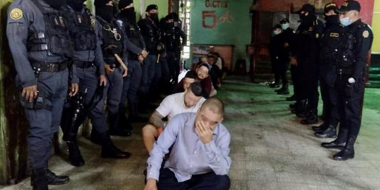 Localizan celulares y radiotransmisor en centro carcelario