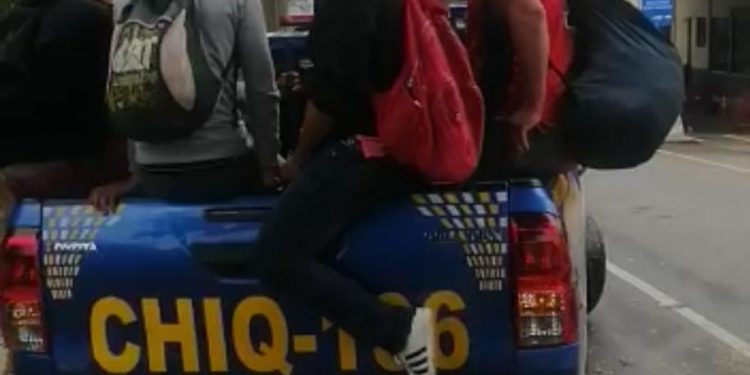 INTERCEPTAN A MIGRANTES