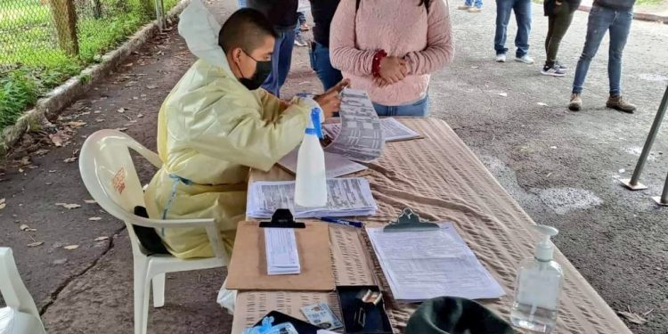 Continúan jornadas de vacunación contra COVID-19 en sedes militares