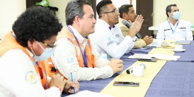 Conred socializa protocolo específico de lluvias en Alta Verapaz