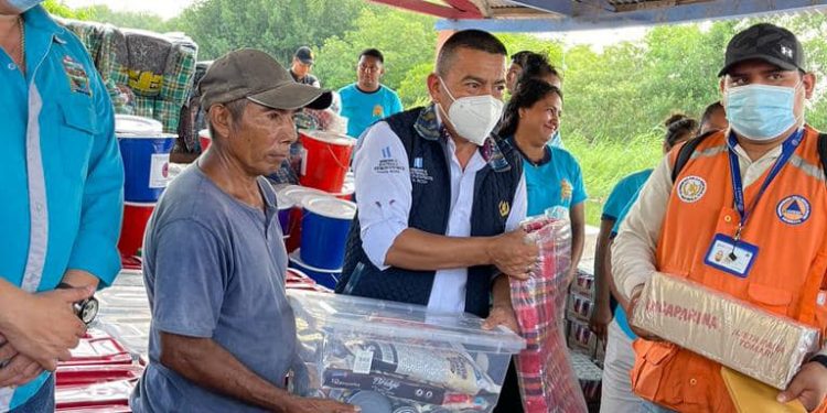 Gobierno asiste a familias afectadas por las lluvias en Guazacapán