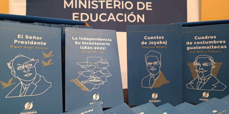 Mineduc recibe mÃ¡s de 6 mil libros de la ColecciÃ³n Bicentenario