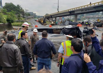 Efectúan labores de análisis para colocar puentes provisionales en kilómetro 15 al Pacífico