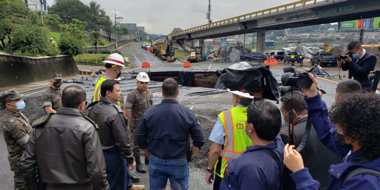 Efectúan labores de análisis para colocar puentes provisionales en kilómetro 15 al Pacífico