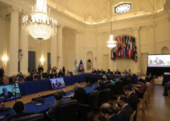 Gobernante reitera ante la OEA la construcción de muros de prosperidad