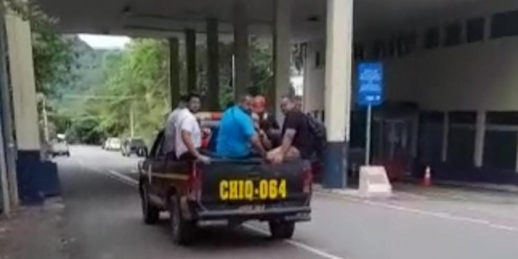 Remiten a Migración a 52 extranjeros por ingreso irregular al país