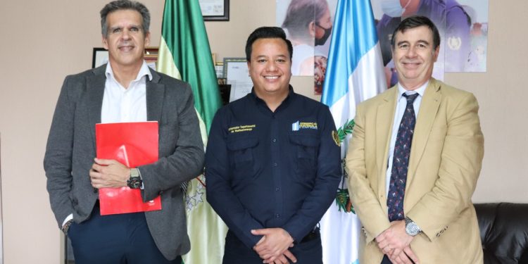 Funcionarios españoles conocen programas implementados en Huehuetenango