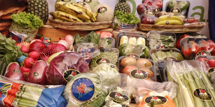 Salud recomienda lavar bien los alimentos antes de consumirlos.