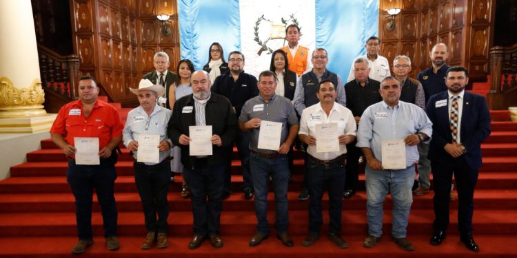 Alcaldes de Chiquimula le apuestan a salud y educación