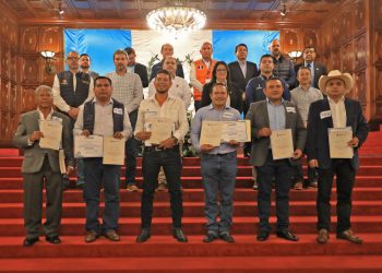 Alcaldes de Baja Verapaz participaron en al segunda gira presidencial efectuada en Palacio Nacional de la Cultura.