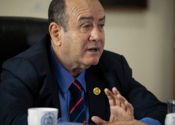 Gobernante valora aprobación de ley que impulsa trabajo temporal en el extranjero