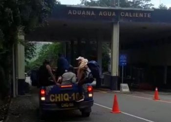 Grupo de 12 extranjeros remitido a Migración por ingreso irregular al país