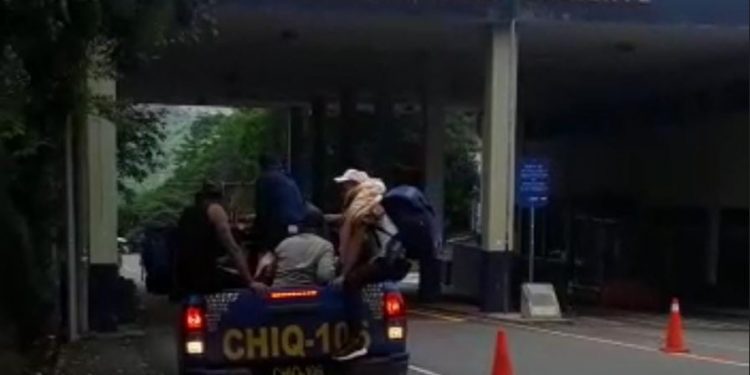 Grupo de 12 extranjeros remitido a Migración por ingreso irregular al país