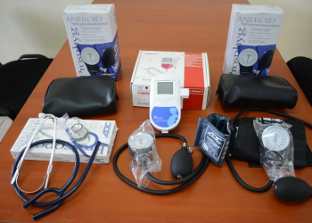Entrega de equipo médico beneficia al sector materno-infantil