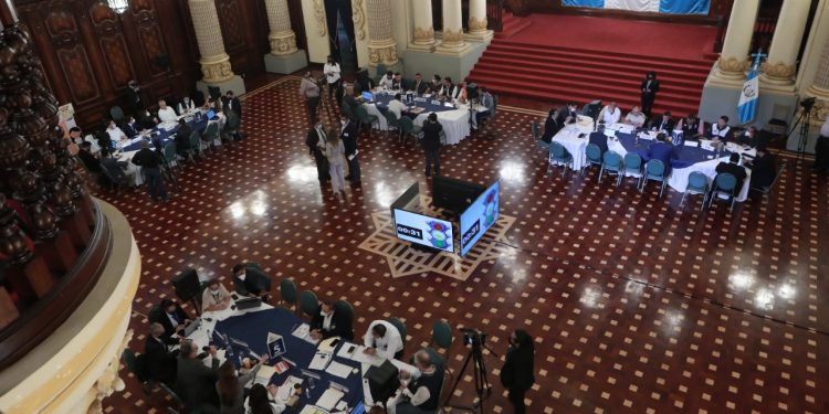 Con esta reunión se culmina el primer día de reuniones de la segunda gira presidencial en Palacio Nacional de la Cultura.