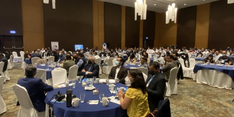 Participantes en el primer encuentro sobre ideas innovadoras para la generación de ingresos propios en las municipalidades.