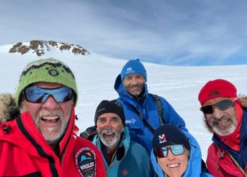 Científicos recorren el Ártico de Groenlandia.