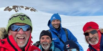 Científicos recorren el Ártico de Groenlandia.