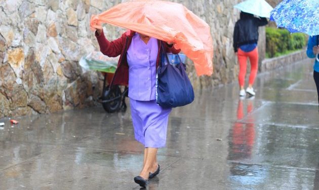 Instan a tomar medidas de protección al adulto mayor por época de lluvias