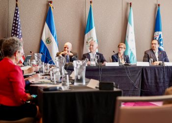 El funcionario se reunió con el Secretario de Seguridad Nacional, Alejandro Mayorkas,