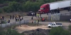 En este vehículo fueron encontrados los migrantes en San Antonio Texas.