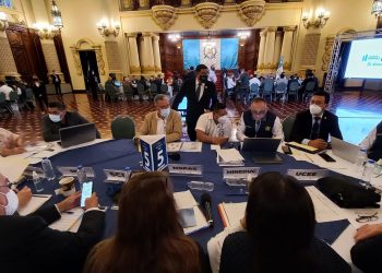 Segunda gira presidencial 2022 aborda avance de obras de desarrollo en Petén