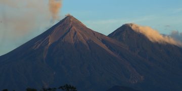 Guatemala, bañada de montañas y volcanes