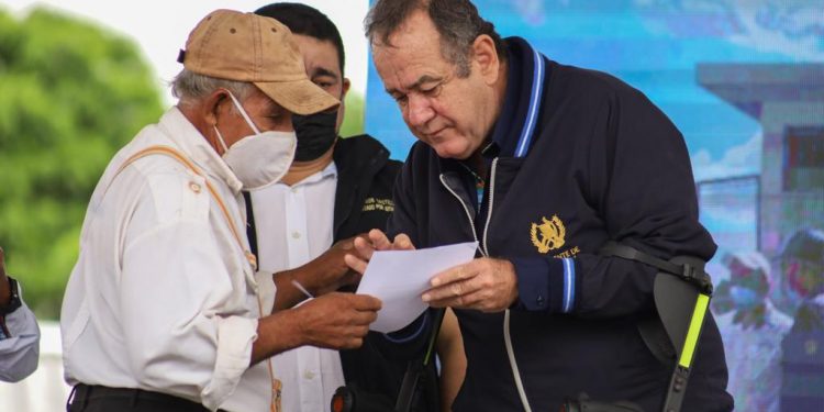 Entregan notificaciones a más de mil nuevos beneficiarios del Programa del Adulto Mayor