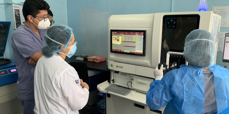 Hospital Roosevelt implementa nuevo equipo en el banco de sangre