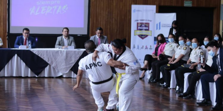 Lanzan campaña para empoderar a mujeres