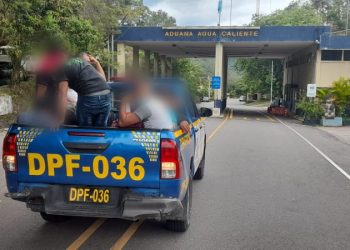 Grupo de extranjeros es remitido a Migración por ingreso irregular