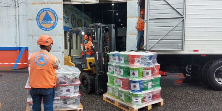 Atienden emergencias por lluvias