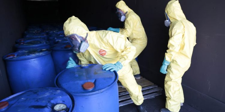 Más precursores químicos llegan a complejo para ser destruidos