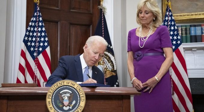 Biden espera que nueva ley sobre armas en EE. UU. permita salvar muchas vidas
