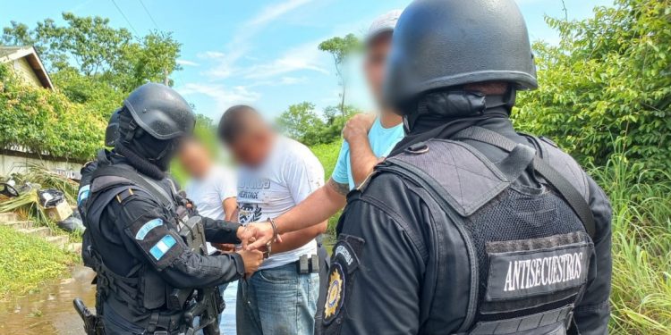 PNC desarticula estructura criminal y decomisa armamento en Masagua