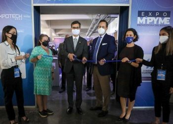 Acto de inauguración de la Expo Mipyme, en el Campus TEC.