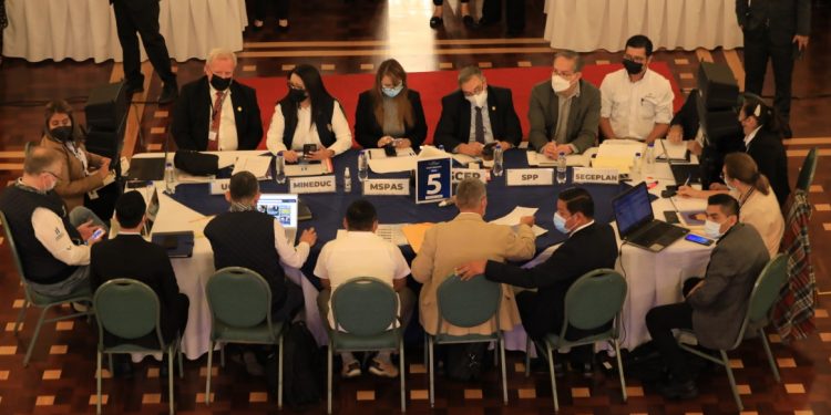 Más de 100 solicitudes y compromisos presidenciales para Petén