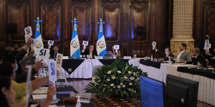 Miembros del Conadur aprueban fondos para emergencia de lluvias