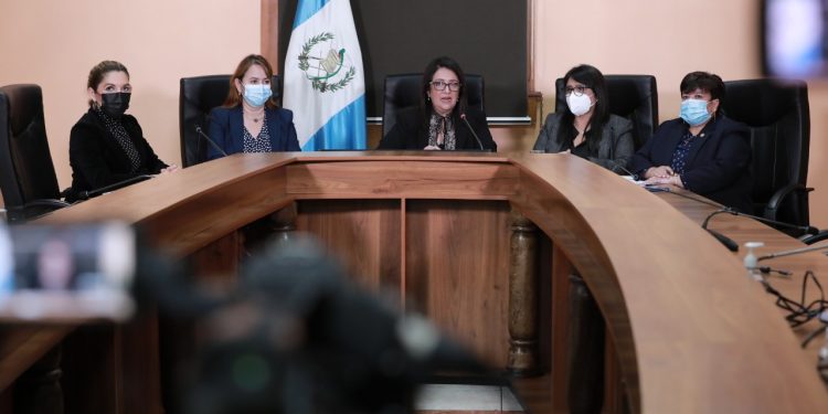 Reiteran compromiso para la prevención y control de COVID-19 en centros educativos