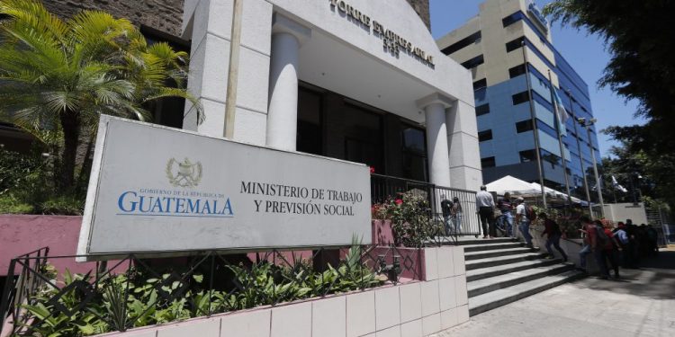 Instalan quiosco de empleo en sede del Mintrab