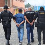 Capturan a dos individuos que atentaron contra bus extraurbano