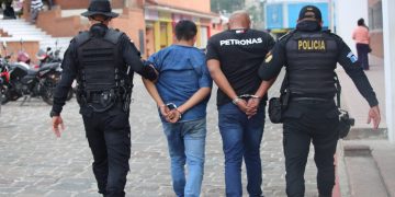 Capturan a dos individuos que atentaron contra bus extraurbano