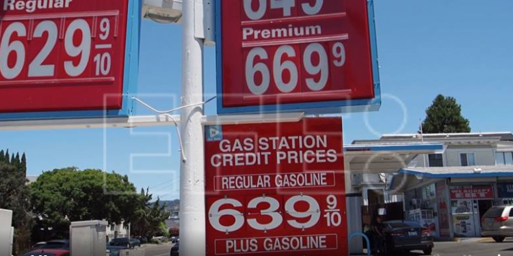 EE. UU. discute precios de combustibles con las petroleras.