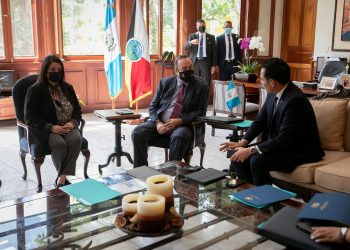 PRESIDENTE GIAMMATTEI VISITA EL MINEDUC